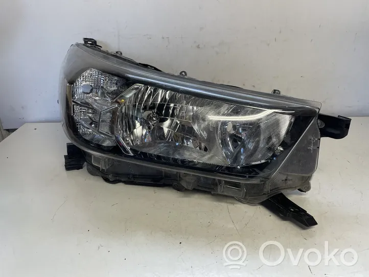 Toyota Hilux VIII Phare frontale 811100KK60