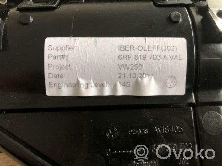 Volkswagen Cross Polo Kojelaudan sivutuuletussuuttimen kehys 6RF819703A