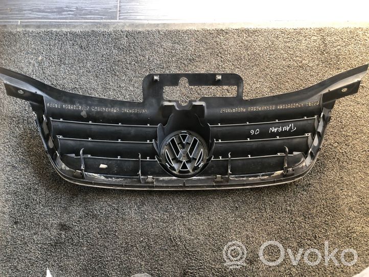 Volkswagen Touran I Maskownica / Grill / Atrapa górna chłodnicy 1T0853651