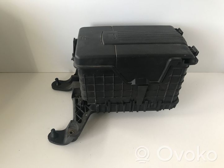 Volkswagen PASSAT B7 Support boîte de batterie 1K0915333