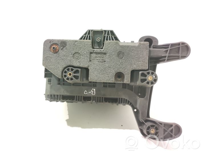 Volkswagen PASSAT B7 Support boîte de batterie 3C0915335