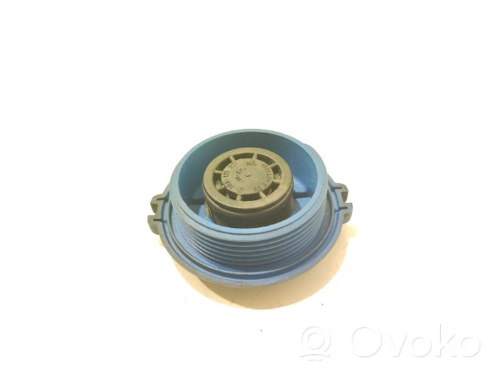 Audi A3 S3 8V Vase d'expansion / bouchon de réservoir de liquide de refroidissement 3B0121321