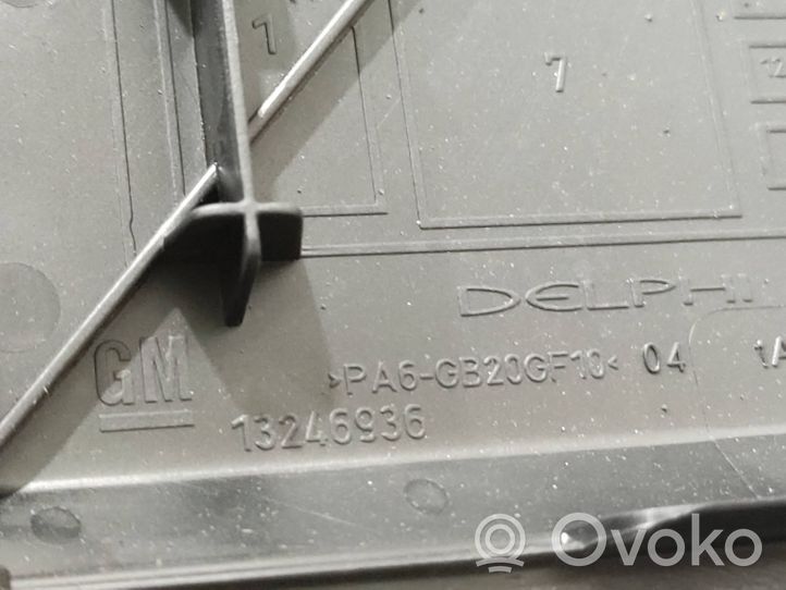 Opel Meriva B Skrzynka bezpieczników / Komplet 13246936