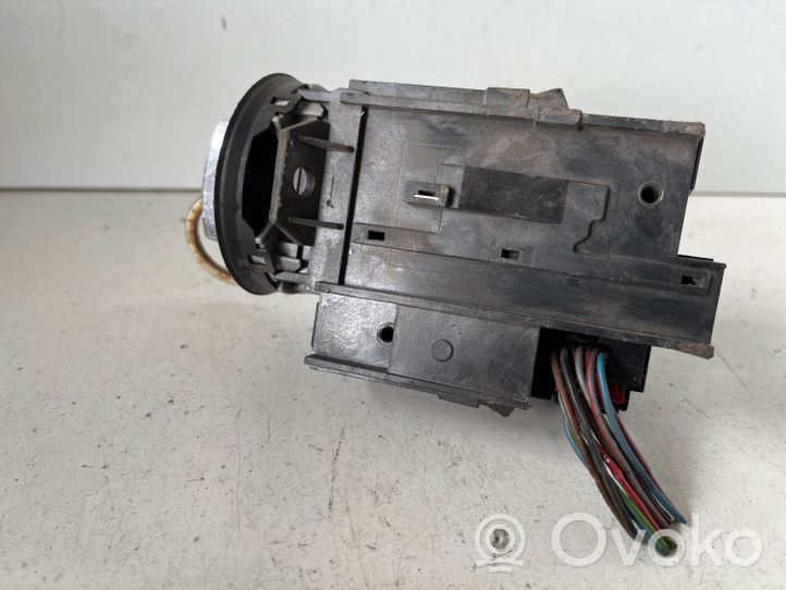 Volkswagen PASSAT B6 Przekaźnik blokady zapłonu 3C0905843