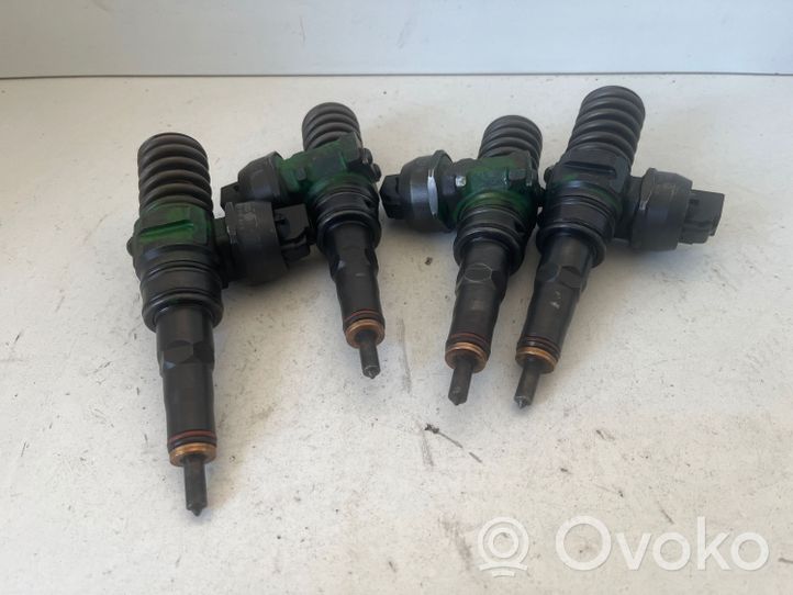 Volkswagen Golf V Set di iniettori 038130073BA