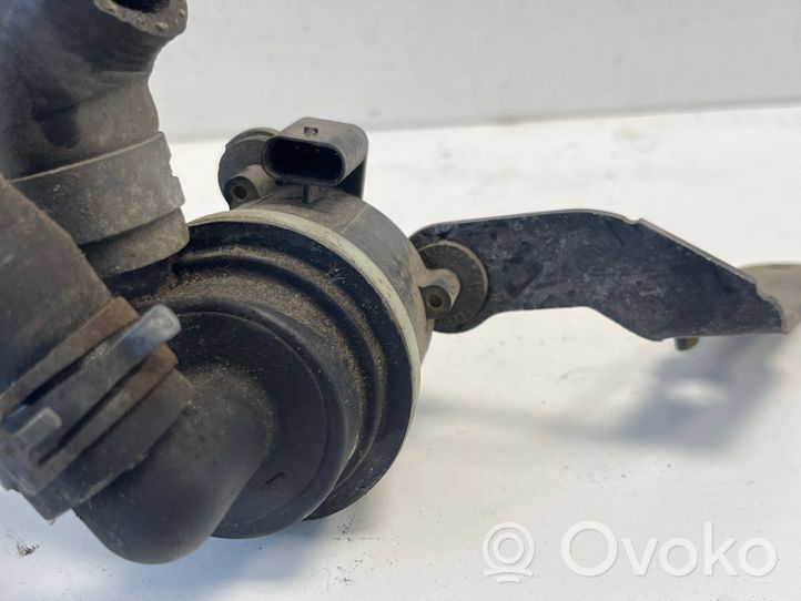 Volkswagen PASSAT B7 Pompe à eau de liquide de refroidissement 5N0965561A