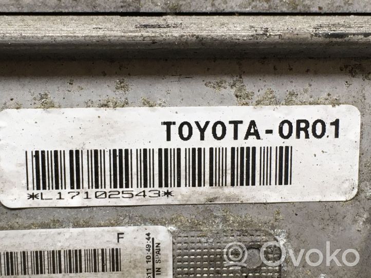 Toyota Avensis T270 Mocowanie / uchwyt filtra oleju 157100R011