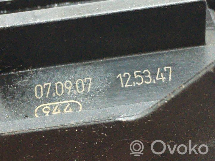 Peugeot 308 Moteur de lève-vitre de porte avant 9657247680