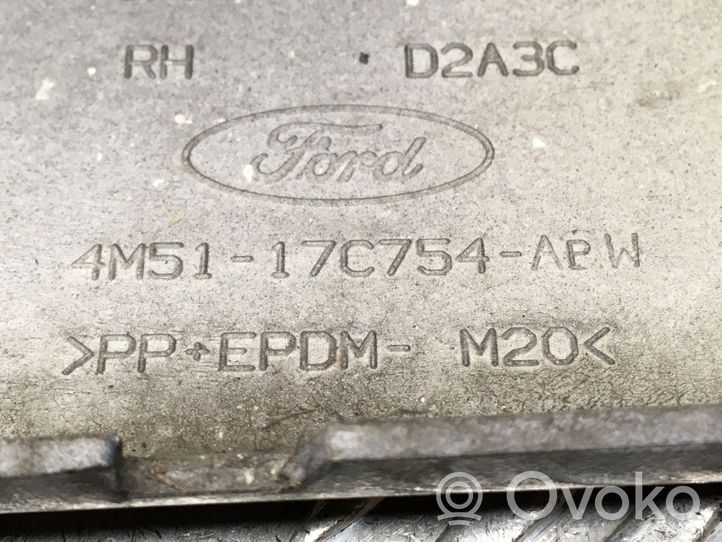 Ford Focus Ajovalon valaisimen alalista 5M5117C754ADW