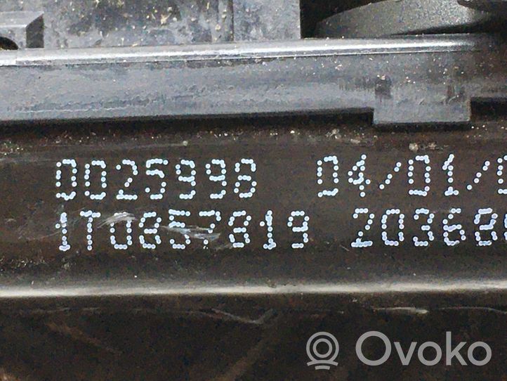 Volkswagen Jetta V Pas bezpieczeństwa fotela przedniego 606502200A