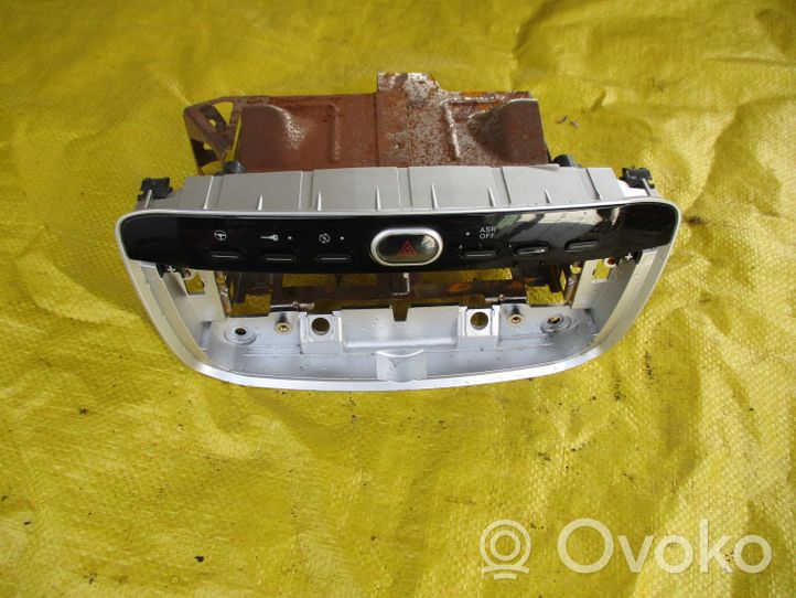 Fiat Grande Punto Radion/GPS-laitteen pääyksikön kehys 735506947