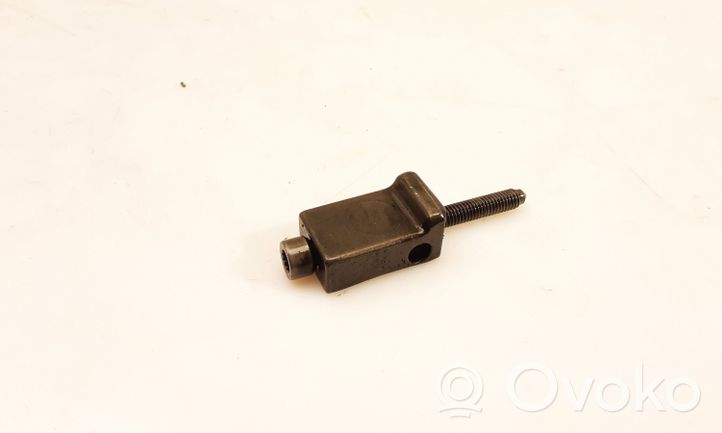 Volkswagen PASSAT B5.5 Fuel Injector clamp holder 