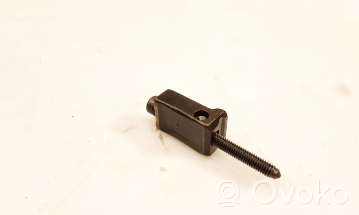 Volkswagen PASSAT B5.5 Fuel Injector clamp holder 