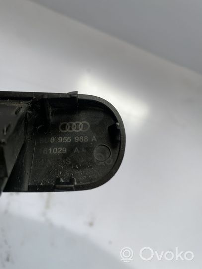 Audi Q3 8U Tuulilasinpesimen pesusuutin 8U0955988A