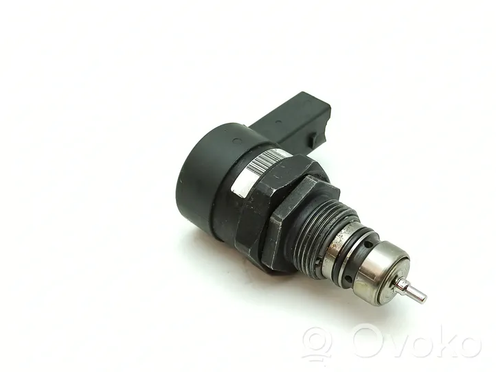 Mercedes-Benz E W211 Regolatore di pressione del carburante A6110780449