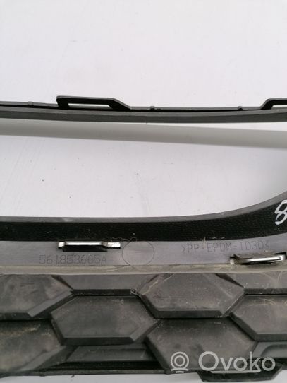 Volkswagen PASSAT B7 USA Mascherina inferiore del paraurti anteriore 561853665A