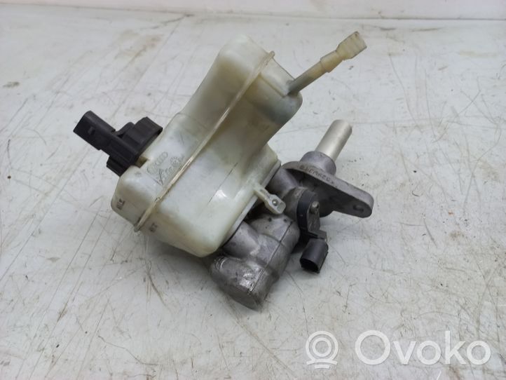 Volkswagen PASSAT CC Brake fluid reservoir 