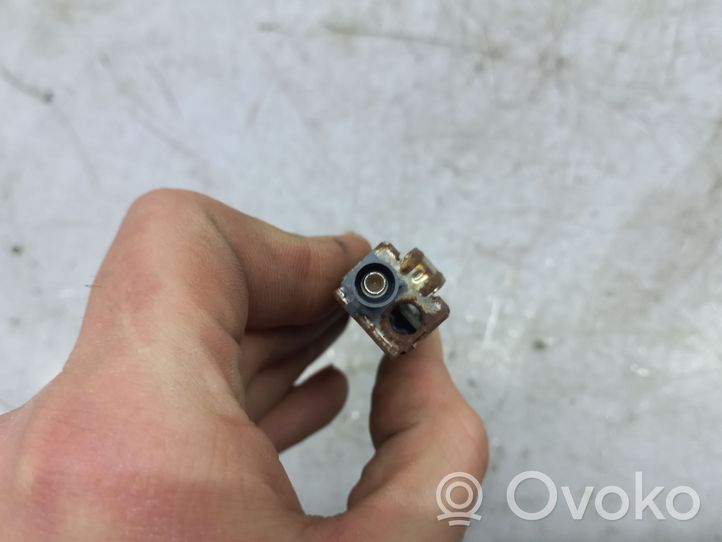 Volkswagen PASSAT B7 USA Antennenverstärker Signalverstärker 561035552