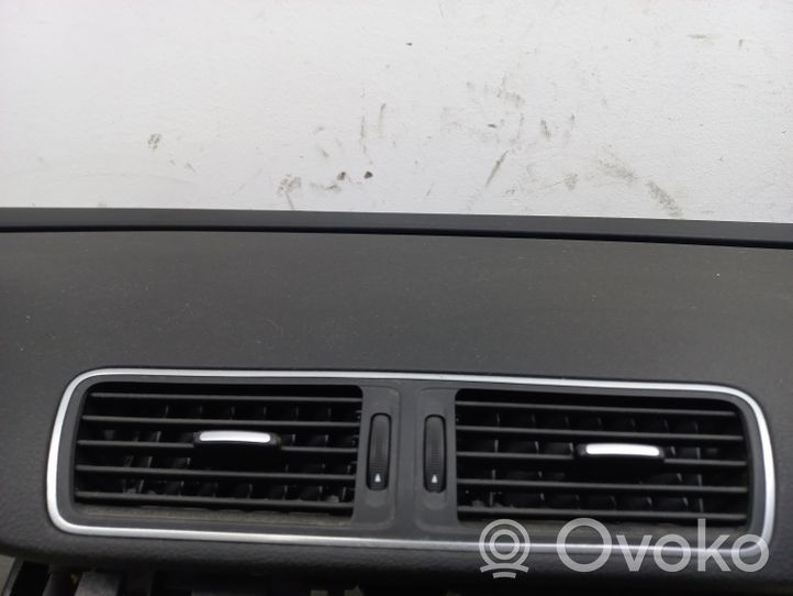 Volkswagen PASSAT CC Panelė 