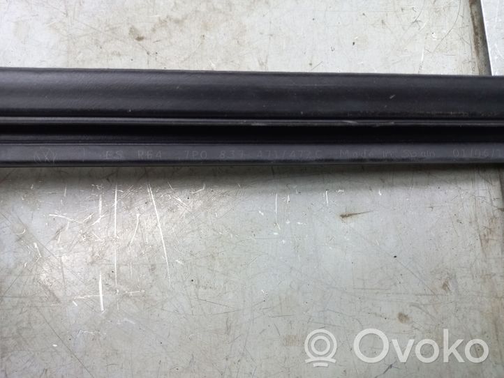 Volkswagen Touareg II Guarnizione in gomma finestrino/vetro portiera anteriore 7P0837471