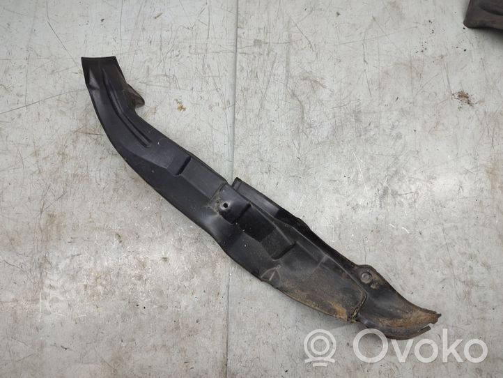 Audi A4 S4 B5 8D Rivestimento dell’estremità del parafango 8D0821111