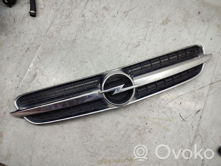 Opel Vectra C Griglia superiore del radiatore paraurti anteriore 13103966