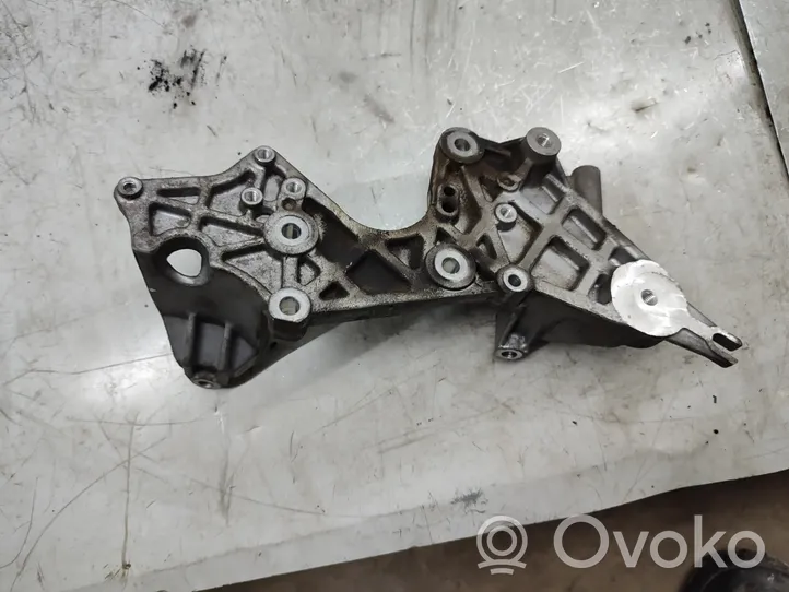 Volkswagen Touareg II Supporto della pompa del carburante 059130147P