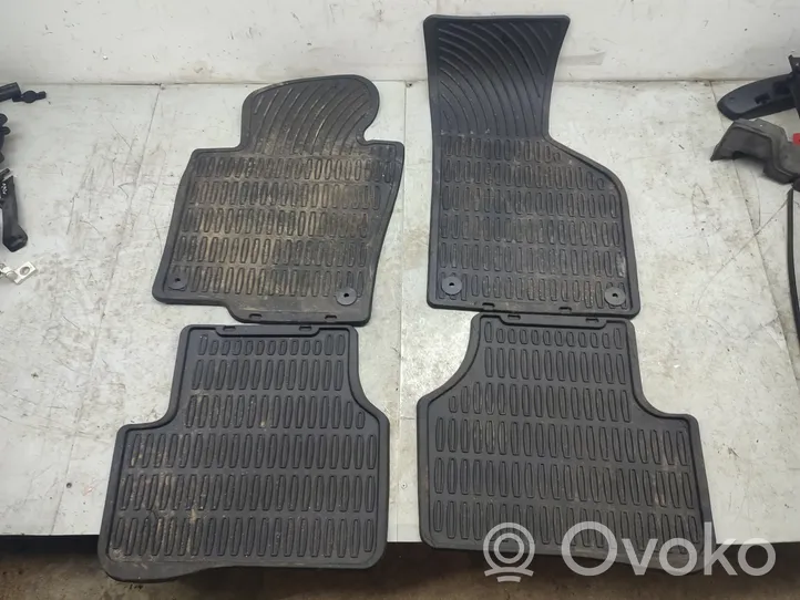 Volkswagen Jetta VI Car floor mat set 