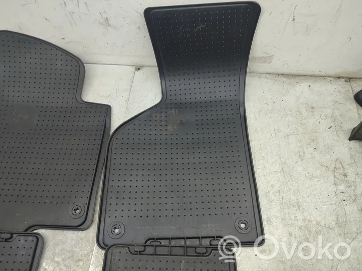 Volkswagen Jetta VI Car floor mat set 