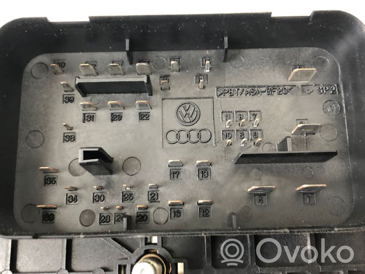 Volkswagen PASSAT CC Module de fusibles 3C0937125