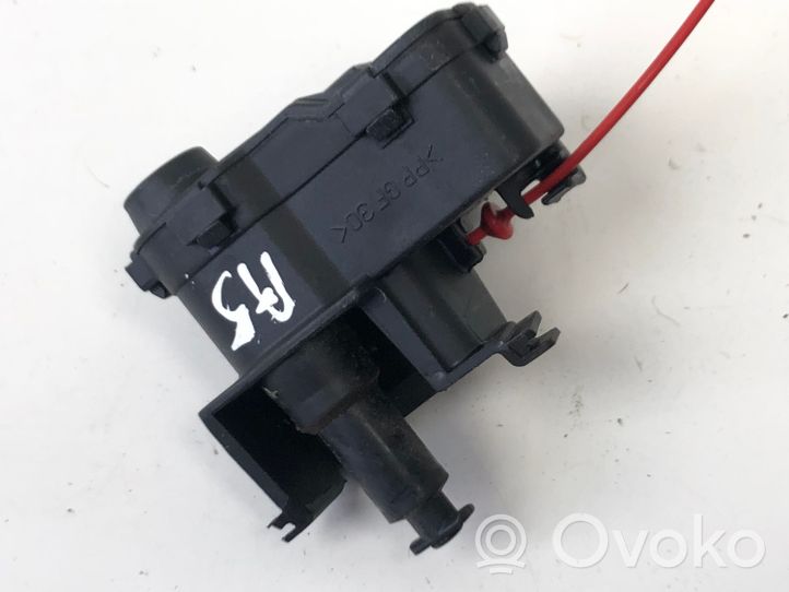 Audi A5 8T 8F Moteur de verrouillage trappe à essence 8K0862153D