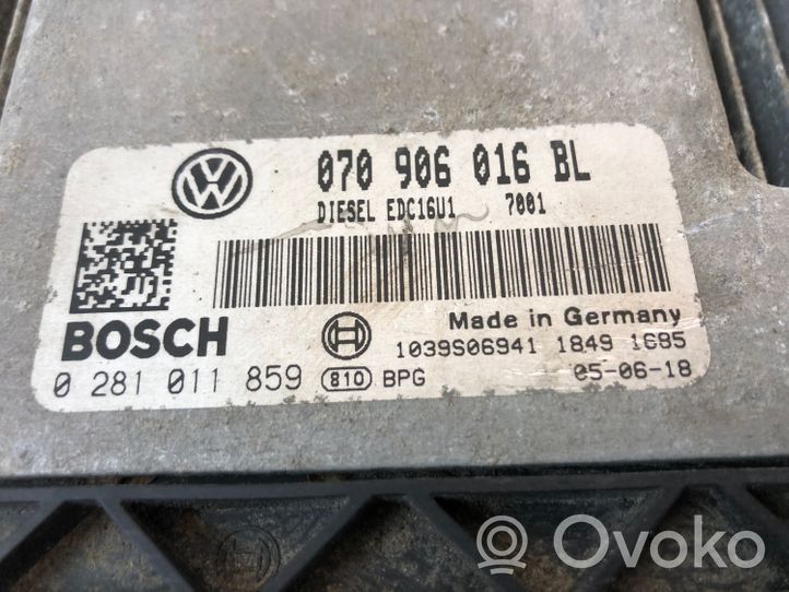 Volkswagen Touareg I Calculateur moteur ECU 070906016BL