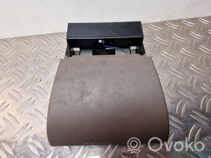 8Z0857951 Audi A2 Aschenbecher vorne, 10.00 €