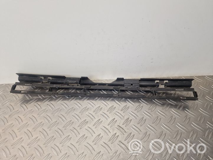 Audi A8 S8 D3 4E Grille inférieure de pare-chocs avant 4E0807820A