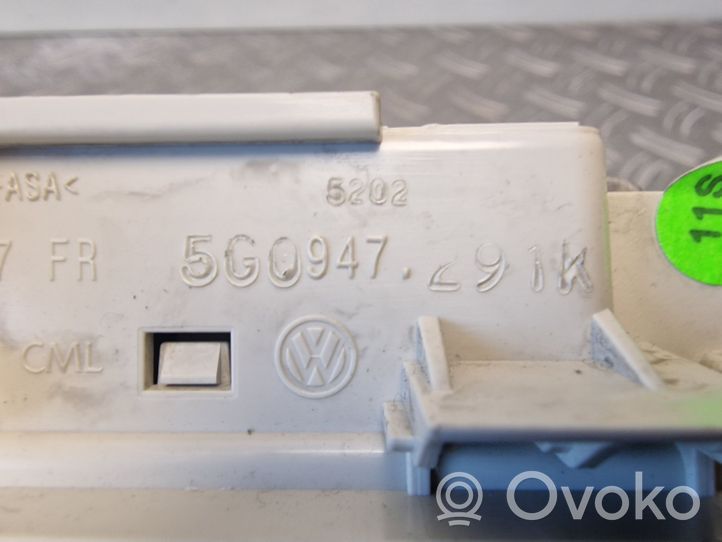 Volkswagen PASSAT B8 Lampka podsufitki tylna 5G0947291K