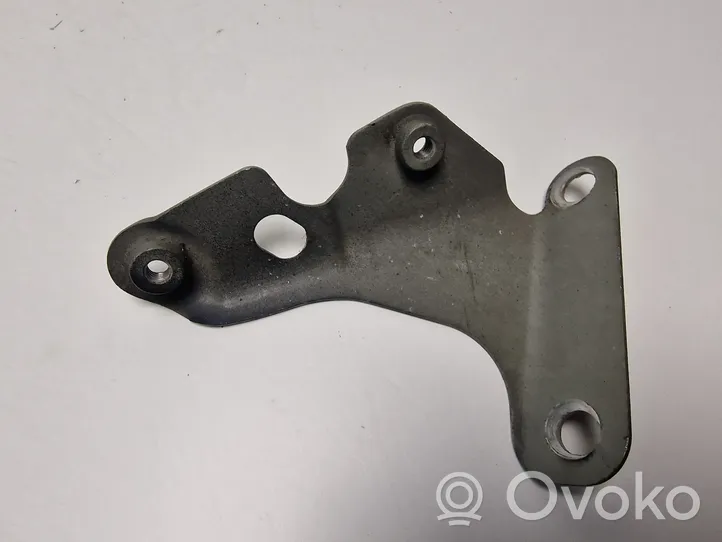 Audi Q7 4L Supporto di montaggio del parafango 4L0821135