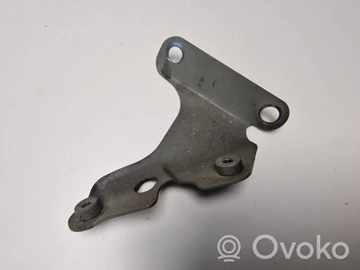 Audi Q7 4L Fender mounting bracket 4L0821136