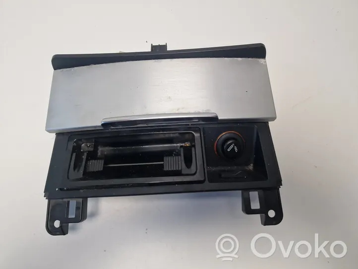 Audi Q7 4L Ashtray (front) 4L0857951