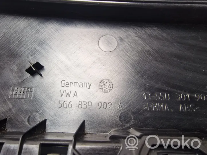 Volkswagen Golf VII Listwa / Uszczelka szyby drzwi tylnych 5G6839902A