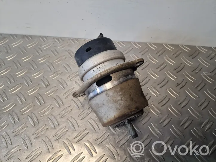 Volkswagen Touareg II Supporto di montaggio del motore 7L8199131F