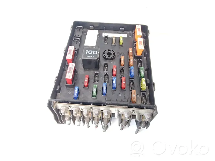 Volkswagen PASSAT B6 Module de fusibles 3C0937125