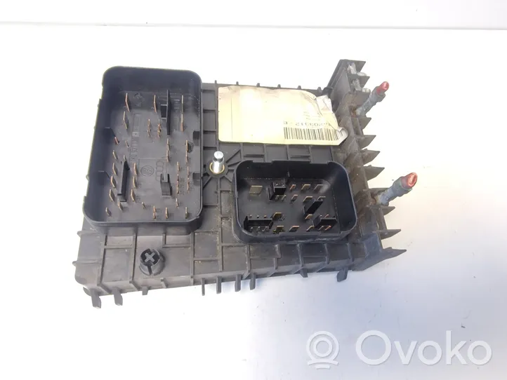 Volkswagen Touran I Fuse module 1K0937124H