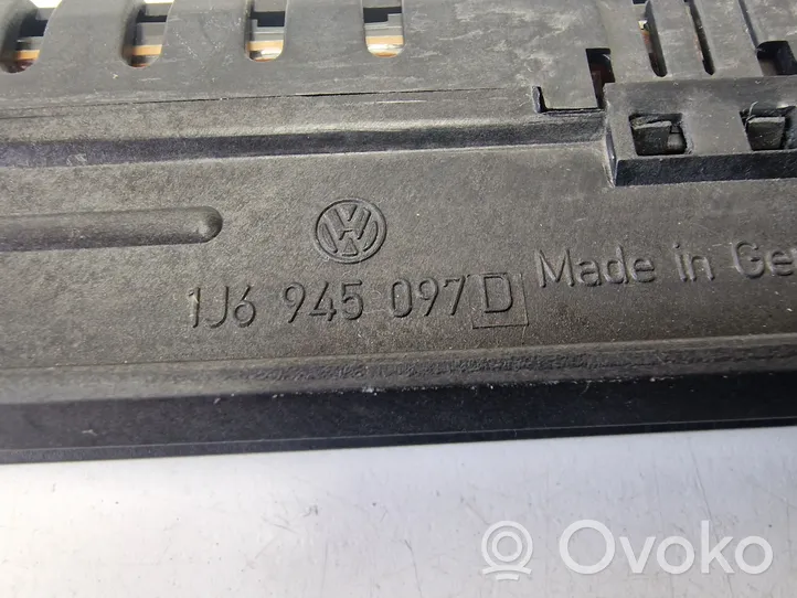 Volkswagen PASSAT B5.5 Trzecie światło stop 1J6945097D