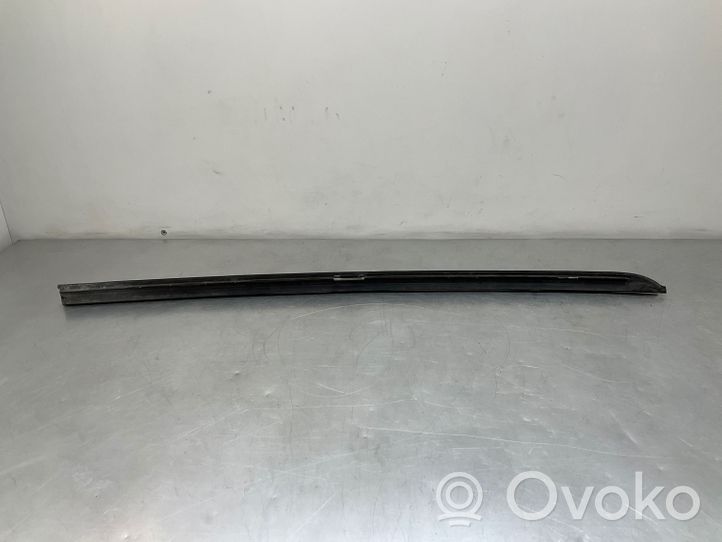 BMW 5 E60 E61 Rivestimento parabrezza 7045447