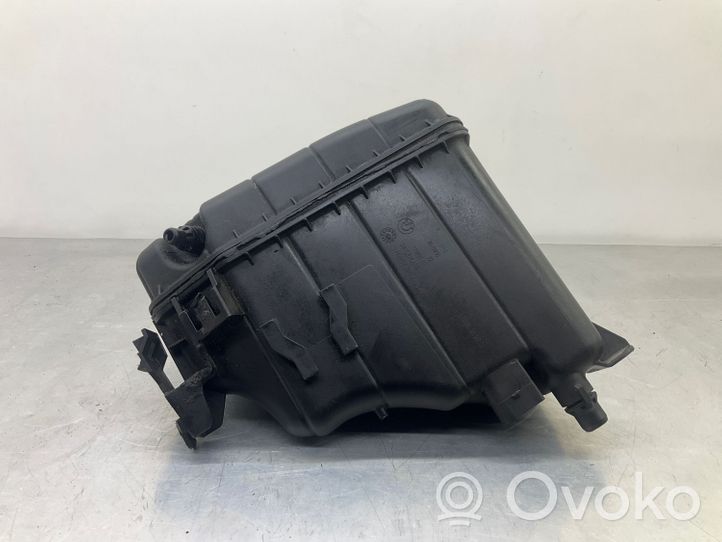 BMW 5 G30 G31 Vase d'expansion / réservoir de liquide de refroidissement 17980710