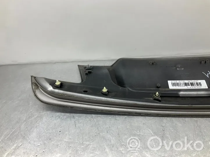 BMW 7 F01 F02 F03 F04 Bagāžnieka dekoratīvā apdare 7186533