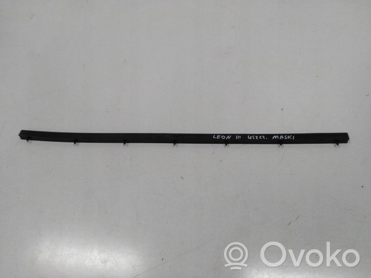 Seat Leon (5F) Goma del compartimiento del motor 5F0823709B