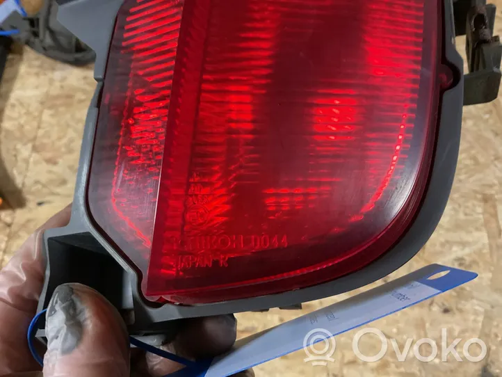 Subaru Legacy Feu antibrouillard arrière 0044
