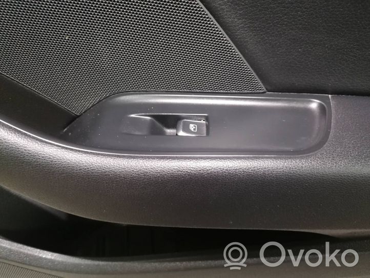 Audi A3 S3 8V Apmušimas priekinių durų (obšifke) 8V5867106
