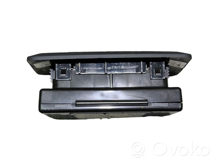 Audi A3 S3 8V Autotallin oven avauskytkin 8V5063706